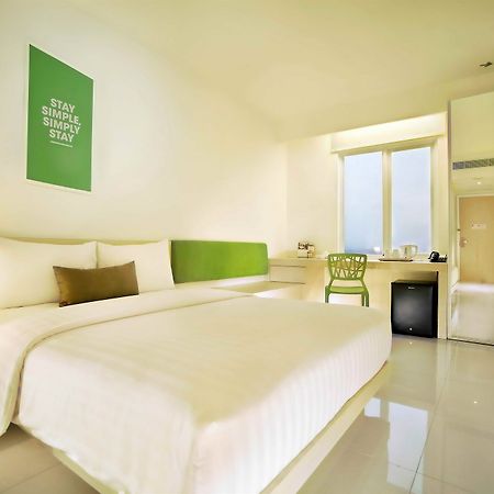 Zuri Express Lippo Cikarang Hotel Bekasi Bagian luar foto