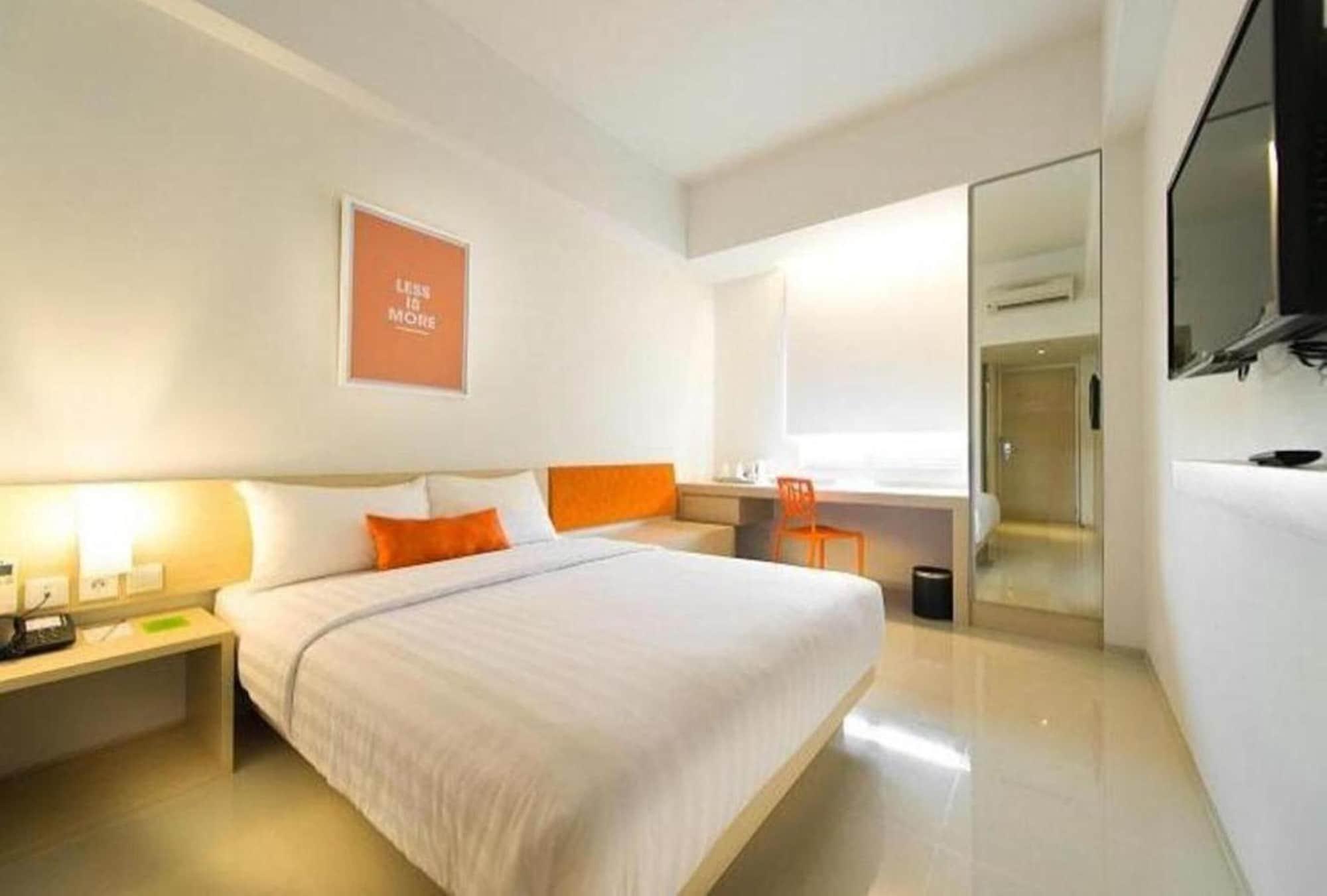 Zuri Express Lippo Cikarang Hotel Bekasi Bagian luar foto