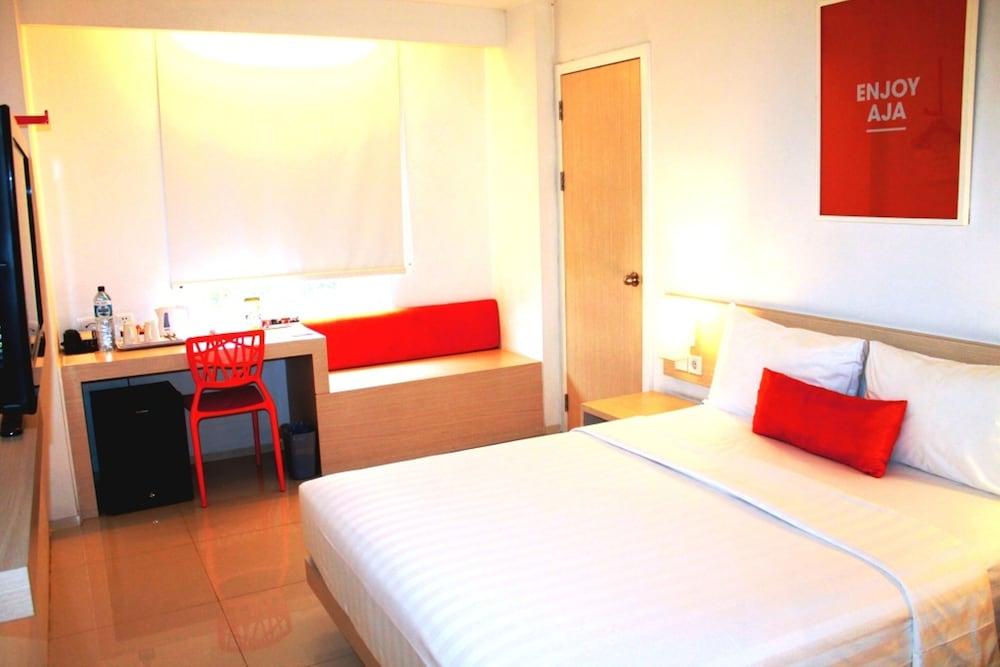 Zuri Express Lippo Cikarang Hotel Bekasi Bagian luar foto