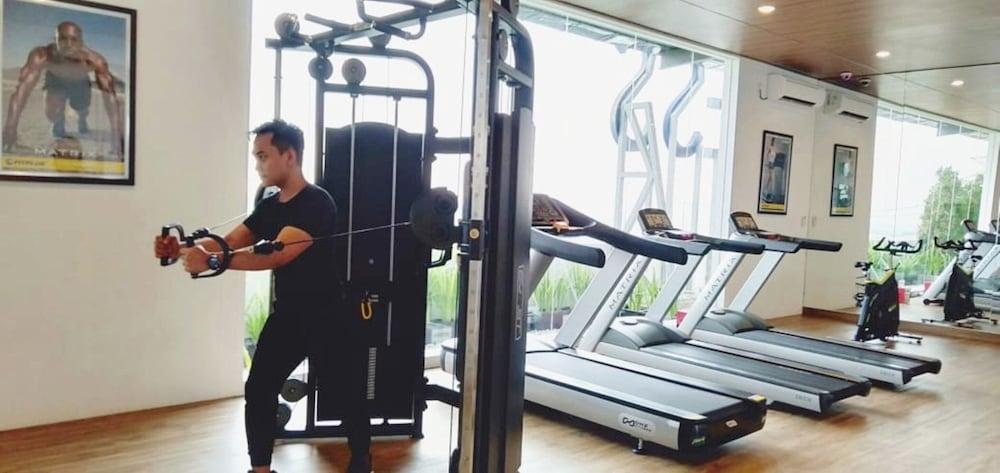 Zuri Express Lippo Cikarang Hotel Bekasi Bagian luar foto