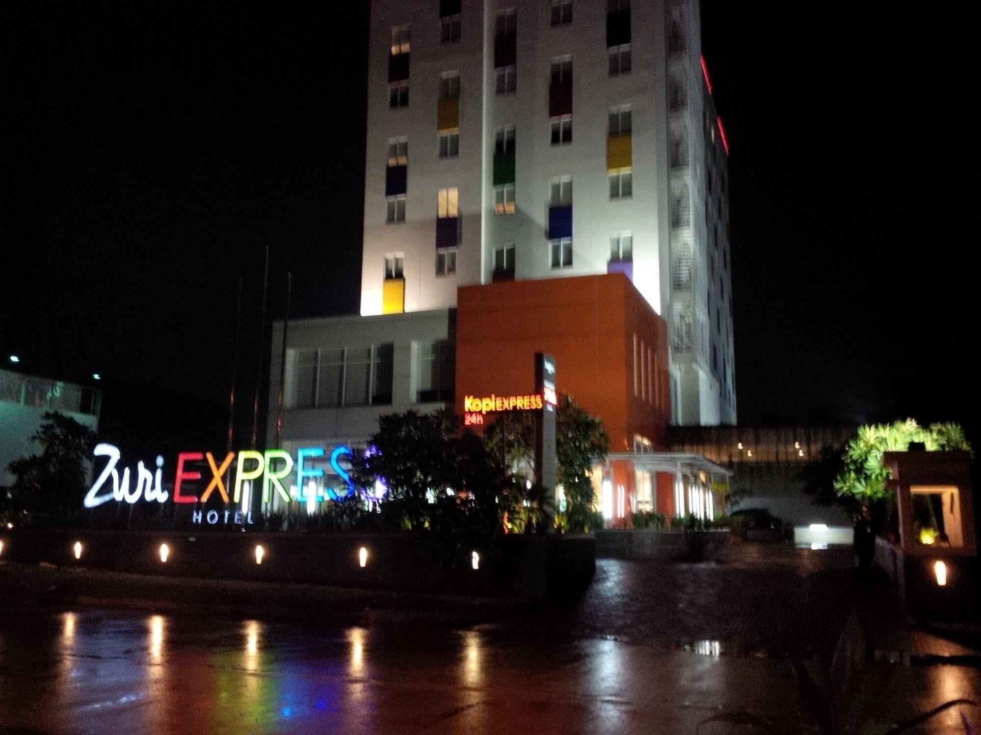 Zuri Express Lippo Cikarang Hotel Bekasi Bagian luar foto